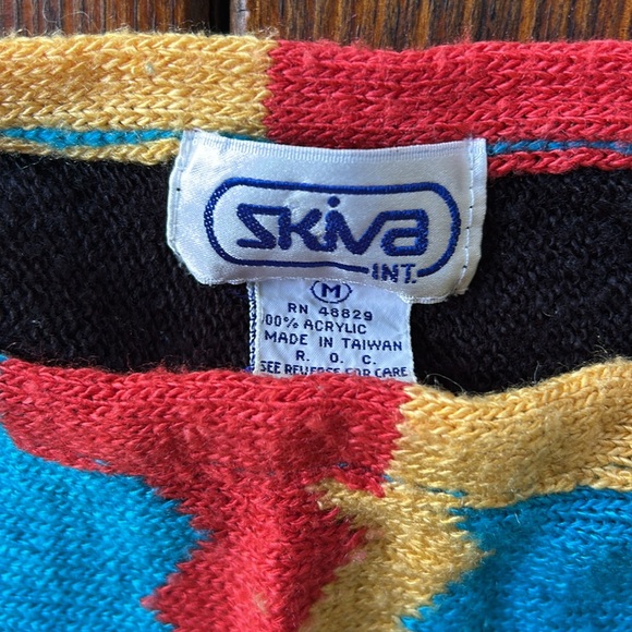 Vintage Black Sweater with turquoise blue geometric pattern design by Skiva Int. - Picture 4 of 6